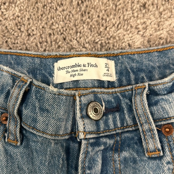 Abercrombie & Fitch Light Medium High Rise Mom Short (size 27/4) - Picture 6 of 9